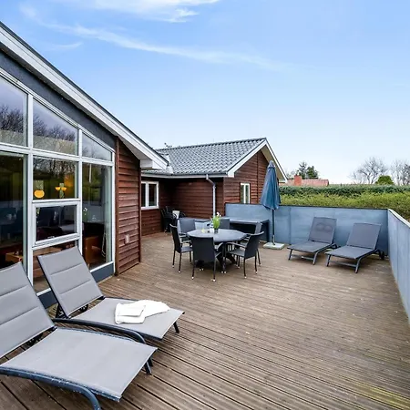 Hébergement de vacances Lovely With Large Outdoor Spa, Indoor And Sauna Close To Ringkobing Fjord, Skjern