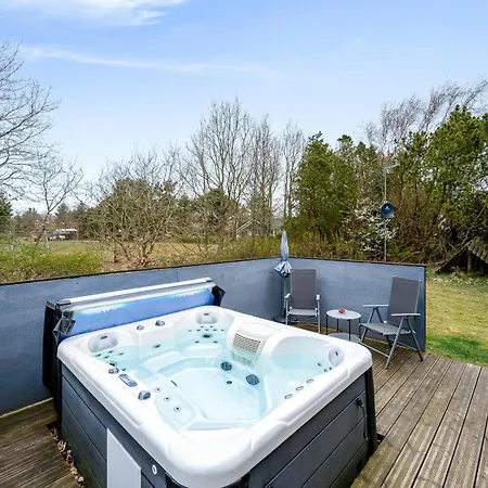 Lovely With Large Outdoor Spa, Indoor And Sauna Close To Ringkobing Fjord, 別荘 *