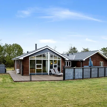 Lovely With Large Outdoor Spa, Indoor And Sauna Close To Ringkobing Fjord, 別荘