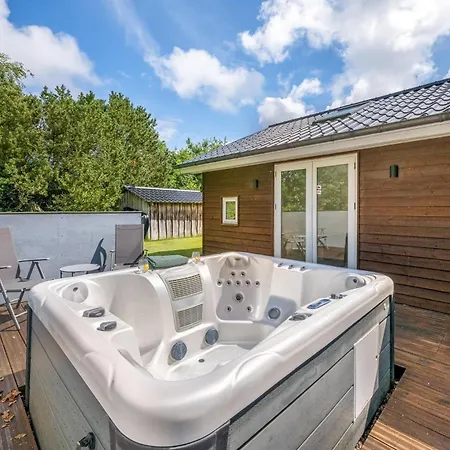 Lovely With Large Outdoor Spa, Indoor And Sauna Close To Ringkobing Fjord Prázdninový dům